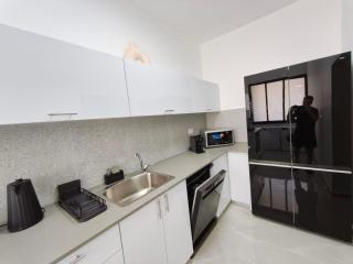 Infinity Urban Stay 4-Min Walk to the Beach & MAMAD - 4