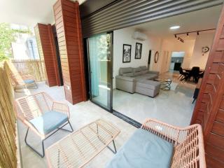 Infinity Urban Stay 4-Min Walk to the Beach & MAMAD - 0