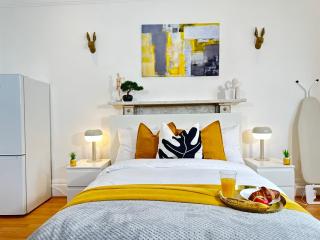 Vibrant Studio in Harbone With Parking - 5