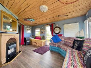 Cozy Carrowmenagh Cabin Retreat - 0