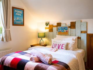 Cozy Carrowmenagh Cabin Retreat - 1