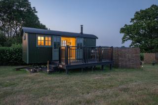 The Woodpecker Shepherds Hut with Private Hot Tub - 0
