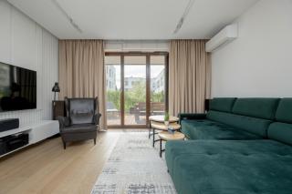 Spacious Family Apartment with Garden & Parking by Noclegi Renters - 2