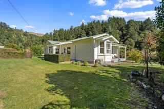 Kauri Cottage at Marble Hills - Marahau Holiday Home - 8