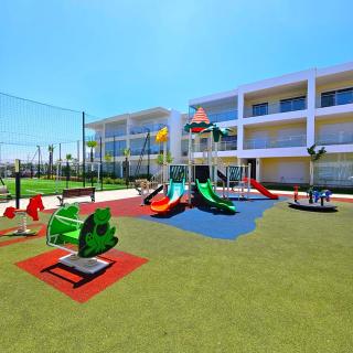 2-Bedroom Family Apt, 2 Pools, 7 Min to Beach - 7