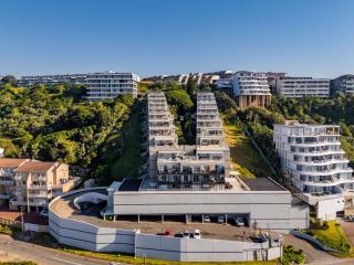 101 Camarque - 3 Bedroom Beachfront Apartment In Umdloti - 180 Degree Sea Views - 4