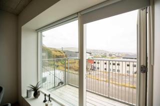Modern 2BR with Sea Views and Balcony - 9