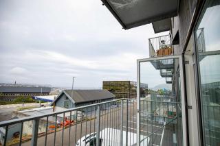 Modern 2BR with Sea Views and Balcony - 7