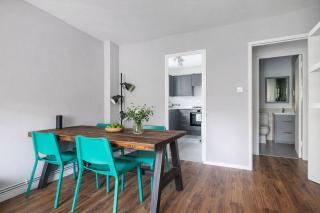 Charming Parkside Apartment WiFi Gated Parking - 3