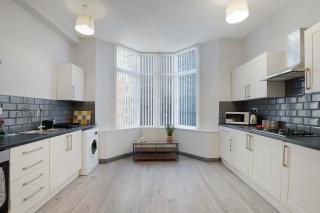 Spacious 5-Bed Flat in Stockton, Sleeps 9 - 7