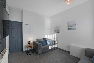 Spacious 5-Bed Flat in Stockton, Sleeps 9 - 5
