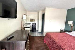 Imperial Motel Near Marion HWY 76 - 1