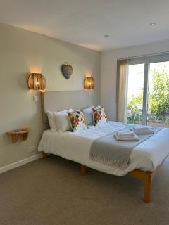 Spacious Coastal Home near Lusty Glaze and Porth - 4