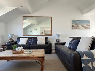 Spacious Coastal Home near Lusty Glaze and Porth - 9