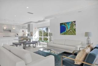 Sophisticated 3BR Oceanfront Home with Loft - 7