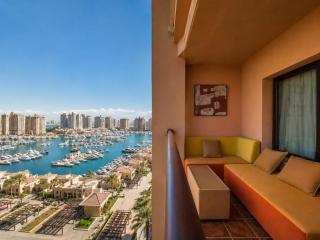 Heart of Pearl 3BR, Huge Terrace & Marina Views - 6