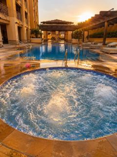 Heart of Pearl 3BR, Huge Terrace & Marina Views - 1