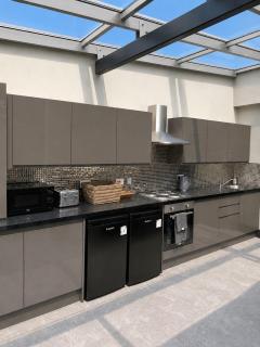 City CTR Penthouse - rooftop bar, sleeps 19 - 4