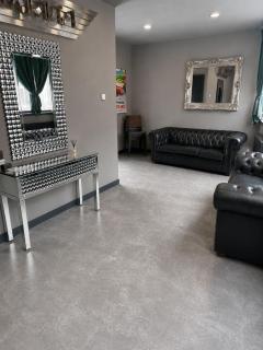 City CTR Penthouse - rooftop bar, sleeps 19 - 2