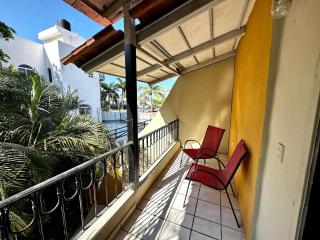 Large home 1 blk from beach with private courtyard - 9