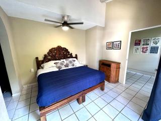 Large home 1 blk from beach with private courtyard - 6