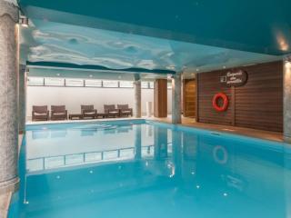 Grepon -City Center - Free Swimming pool, Sauna, Gym - Free Parking - By Cozee Rentals - 6