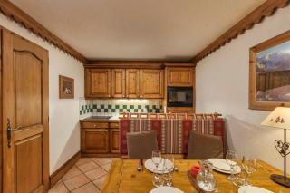 Grepon -City Center - Free Swimming pool, Sauna, Gym - Free Parking - By Cozee Rentals - 3