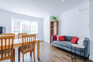 Nottingham Modern Home Free Parking Sleeps 5 - 0