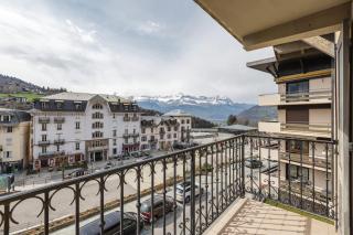 Conseil B - Chic 2BR City Center Apartment - Free Parking & Mountain View - By Cozee Rentals - 9