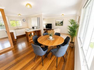 Southport 3BR Family Home Free Parking - 7
