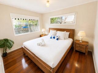 Southport 3BR Family Home Free Parking - 5