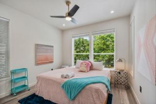 Charming Tiffany Blue Townhome, Steps to Moody Center & Football Game Day - 0