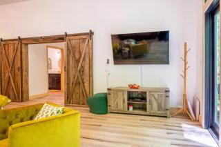 Cozy Mountain Cabin with Fireplace, Creekside Views, Outdoor Fire Pit in Hot Springs - 2
