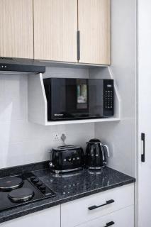 Luxury 2BR Apt, Pool, Gated Estate, Sarona Mall - 3