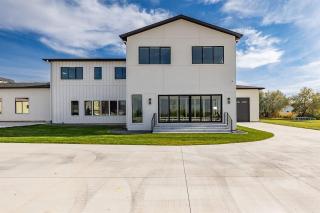 14000 SqFt Estate w Gym Theater Suana Sleeps 40 - 6
