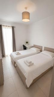 Bright & Modern Qawra Stay - 6