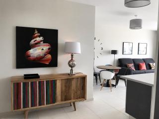 Bright & Modern Qawra Stay - 4