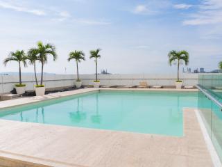 Malecón apartment, steps to the beach - 1