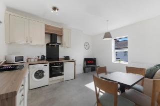 1 Bedroom with Sofa Bed Near Train Station - 0