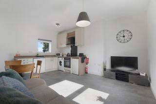 1 Bedroom with Sofa Bed Near Train Station - 8