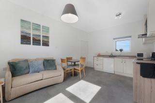 1 Bedroom with Sofa Bed Near Train Station - 2