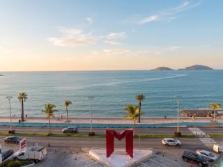 Malecón apartment, steps to the beach - 0