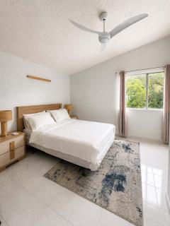 Waterfront Villa, jolly Beach Walk, Island Concierge - 3