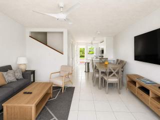 Waterfront Villa, jolly Beach Walk, Island Concierge - 8