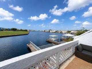 Waterfront Villa, jolly Beach Walk, Island Concierge - 6