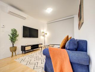 Cozy 2-Bed Stay Near Downtown Montreal - 0