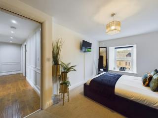 Modern 4 Bed Walk to Pubs Shops and Countryside - 1