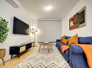 Cozy 2-Bed Stay Near Downtown Montreal - 6