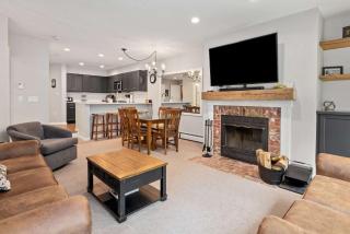Gorgeous 3BR Ski-In Ski-Out Condo at Okemo - 2