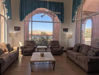 Days Inn by Wyndham Bullhead City - 9